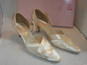 Ladies wedding shoes, Pink brand, boxed, size 6/40, ivory satin, worn once, vgc - Picture 1 of 7