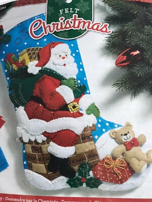 Kit de meias de feltro Natal Bucilla 2016 Papai Noel "DOWN THE CHIMNEY" #86656 NOVO - Imagem 1 de 4