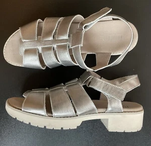 MUNRO Marley Fisherman Women's leather metallic silver strap heel Sandals Sz 12 - Picture 1 of 6