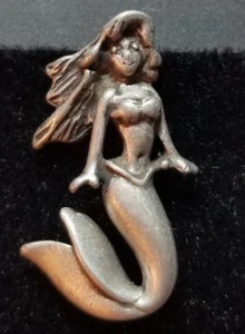 Disney Pin 45369 Zinn Ariel 3D kleine Meerjungfrau aus dem Ruhestand Krawatte Tac Reversnadel NOC - Bild 1 von 7