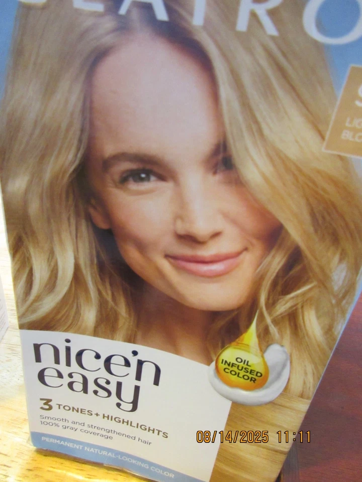Color de cabello con infusión de aceite permanente Clairol Nice 'n Easy, #9 rubio claro Foto 1 de 1