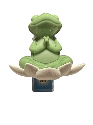 Bath Body Works YOGA FROG ON LILY PAD NIGHTLIGHT Wallflowers Diffuser Plug - Image 1 of 4