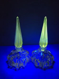 2 Heavy Glass Perfume Bottles Tall Ribbed Spire Stopper Gundersen Pairpoint Glow - Picture 1 of 23