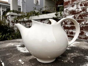 Eva Zeisel Teapot & Lid Classic Century by Crate & Barrel - Picture 1 of 13