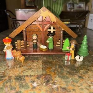 Belén de Navidad vintage cuna con 11 figuras, escena tradicional de pesebre - Imagen 1 de 7