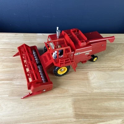 Cosechadora modelo Massey Ferguson MF 760 1978 británica 1:18 Foto 1 de 4