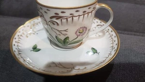Vintage hand painted Bellis perennis demitasse cup Denmark with gold - Picture 1 of 8