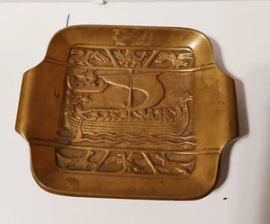 Dänische Messing Relief Schmuck Schale mit Langschiff mit Drache am Bug - Bild 1 von 5