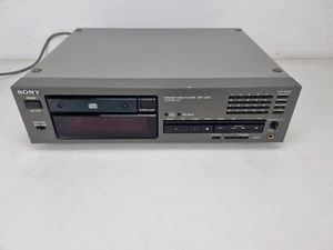 Sony CDP-2700 - Pro Compact Disc Player - XLR out - Very nice condition - Picture 1 of 13