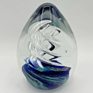 Fermacarte in vetro con uovo a vortice blu multicolore - vetro artistico soffiato a mano - Foto 1 di 13