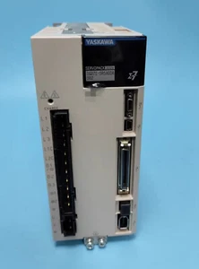 Servoaccionamiento YASKAWA SGD7S-5R5A00A002 - Imagen 1 de 1