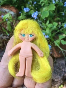 Vintage 1969 Ideal Flatsy Doll Hong Kong~2 1/2" tall long yellow hair blue eyes - Picture 1 of 11