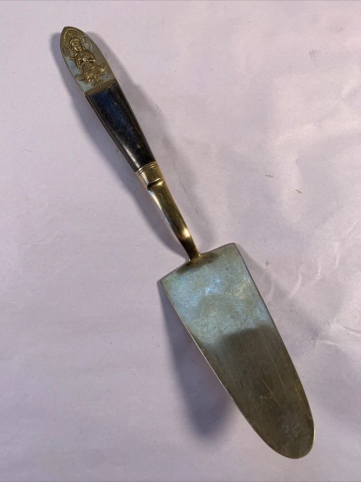 Cake Pie Slice Server Siam Sitting Buddha Brass with Wood Handle. - Изображение 1 из 4