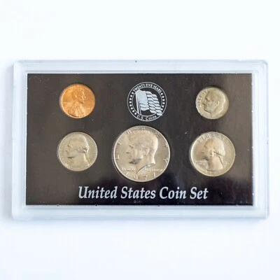 1977 - US Mint Set in Acrylic Case - Circulated  Twenty Five Years US Coins - Image 1 of 4