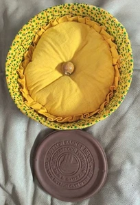 Calentador de botones de cerámica Longaberger con ladrillo y cesta de pan acolchada tejida Country  - Imagen 1 de 17