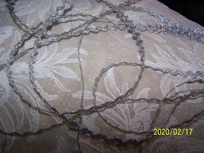 Passementerie ancienne. Superbe galon zig zag argenté des années 60. N°728 - Photo 1/4