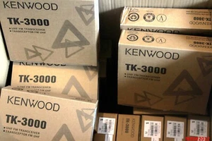 NUOVO TK-3000 4W 3-5KM Walkie Talkie UHF Radio 440-480MHz 16CH Ricetrasmettitore @ - Foto 1 di 12