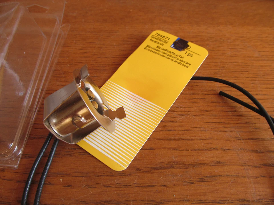 NAPA Belden Signal/Parque/Parada/Enchufe Trasero Doble Contacto #784871 (AH-16) Foto 1 de 2