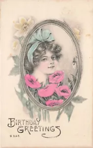 HERMOSA POSTAL VINTAGE DE FELICITACIÓN DE CUMPLEAÑOS BONITA DAMA CON FLORES 071823 S - Imagen 1 de 2