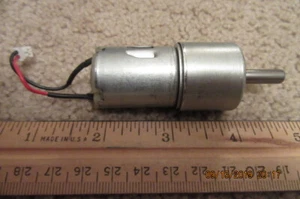 Small DC Electric Motor 12 VDC Gear Motor M121 - Picture 1 of 1