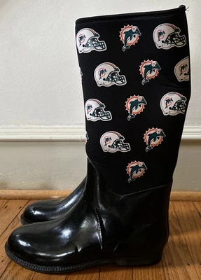 Woman’s Size 10 Miami Dolphins NFL Football Black Rubber Rain Boots - Imagem 1 de 4
