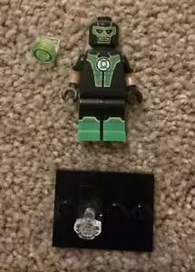 Lego DC Comics Minifigure GREEN LANTERN SIMON BAZ 100% COMPLETE + Stand + Ring - Picture 1 of 2