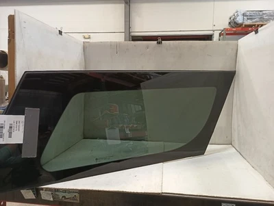 Passenger Right Rear Quarter Glass from 2022 Cadillac Escalade ESV 11728088 - Изображение 1 из 4