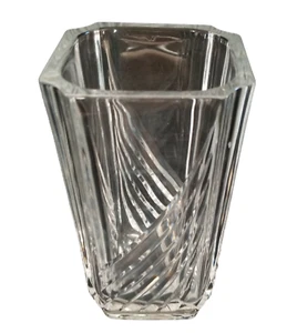 Quadratisch geschnittene Kristall schwere Vase 7"" hoch 4"" breit schwer unbekannter Hersteller - Bild 1 von 10
