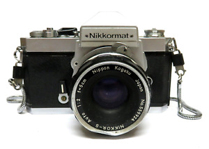 Nikkormat FT2 SLR Kamera mit Nippon Kogaku Nikkor-S Auto 1:2 f=5cm Objektiv