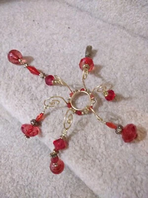 Decoración cónica de candelabro dorado y rojo de 5 pulgadas.  Excelente estado  Foto 1 de 4