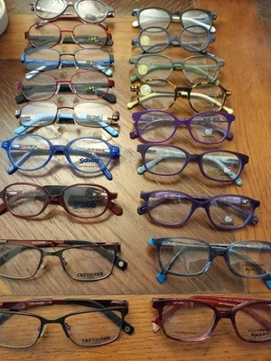 Lot de 18 montures de lunettes enfants marques Karavan, kodi, Schott...neuves - Photo 1/4