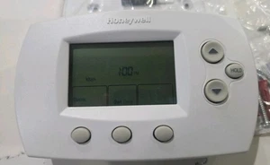 Honeywell Focus Pro 6000 Programmable Thermostat (TH6110D1005) - Picture 1 of 4