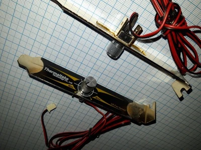 2 x Thermaltake 2-Poliger Lüfterdrehzahlregler  für Geräuschreduzierung  - Bild 1 von 4
