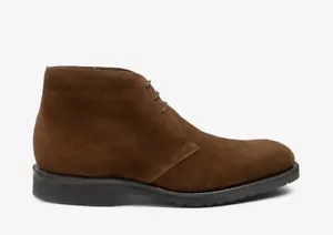 Loake - Altman - Stivali da uomo in camoscio marrone fatti a mano - prezzo consigliato £ 229,00 - Foto 1 di 6