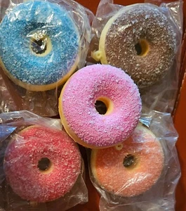 DELICIOUS LOOKING DOLL-SIZED FAKE DONUTS - Picture 1 of 1