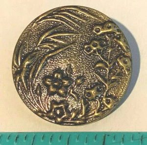 French Tight Antique Button Flower Plant Life,Industrie Parisienne Back Mark 7/8 - Picture 1 of 3