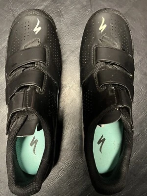 Sapatos de ciclismo femininos especializados Riata MTB EUA 9.5 usados - Imagem 1 de 4