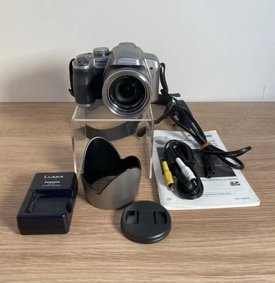 Panasonic LUMIX DMC-FZ28 Digital Bridge Camera Silver 10.1MP 18x Zoom Leica Lens - Image 1 of 4