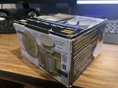 Cubierta de caja de piso de bajo perfil Raco 6299, conjunto de brida de cubierta, electricidad / datos, gris Foto 1 de 4