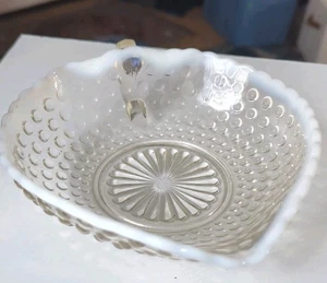 Ciotola porta caramelle a forma di cuore Anchor Hocking pietra di luna trasparente opalescente - Foto 1 di 9