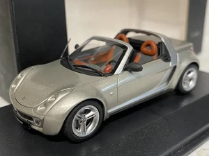 MINICHAMPS Smart Roadster Champagne Remix 1:43 Diecast Modelcar - Picture 1 of 5