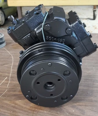 RV2 A/C COMPRESSOR WITH CLUTCH, DRIER, EXP VALVE 1969 MOPAR BB/RB ENGINE - Image 1 of 3