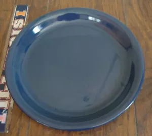 Platos de cena Mainstays apilables 10 3/4" azul marino usados plato de repuesto - Imagen 1 de 3