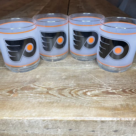 Lot (4) Vintage Philadelphia Flyers NHL Mobil Gas Glass 4 inch Cups Tumbler rare Cover