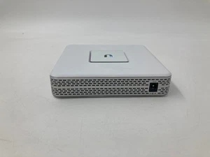 Ubiquiti Networks Unifi Security Gateway USG - Photo 1/6