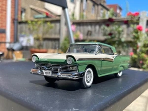 Danbury/Franklin mint 1:24 1957 Ford Fairlane 500 skyliner Classic Model 118 - Picture 1 of 16