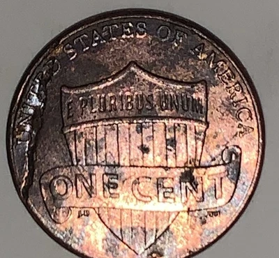 2016 Sheild Penny One Cent Coin Error Rare Gash Through “United” - Image 1 of 4