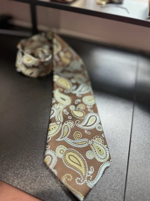 Corbata de cachemira verde para hombre CLAIBORNE - AXCESS hecha a mano 100 % seda Foto 1 de 4