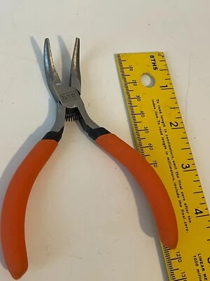 Black and Decker Bent Nose Pliers 45º Jaws  NEW 4" Slim Line Great for Hobbies - Image 1 of 3