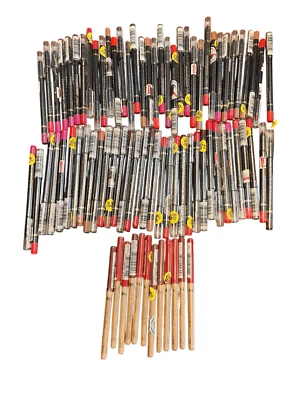 81 L’Oreal colour rich matte anti feathering red pink nude  purple lip liners - Image 1 of 4